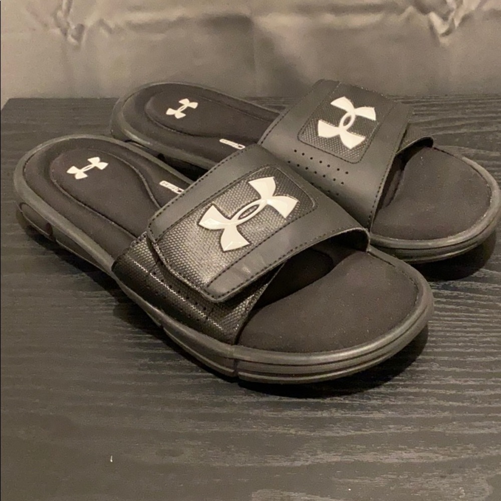 Men’s Under Armour black slip on sandals size 9
